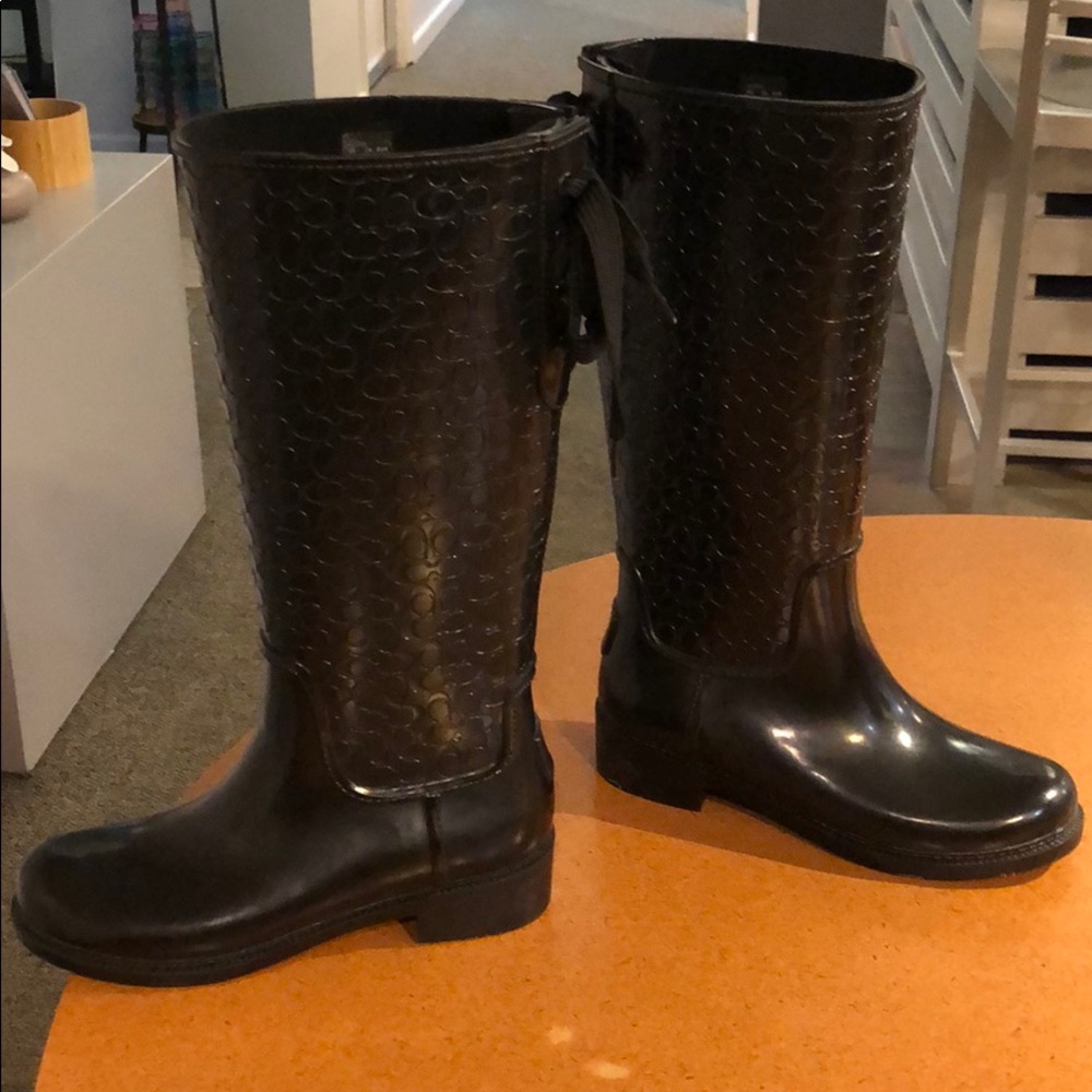 Rain Boots/Size 7/great condition/ insulated.